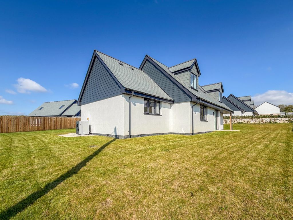 Property photo 2 of 25 5134092