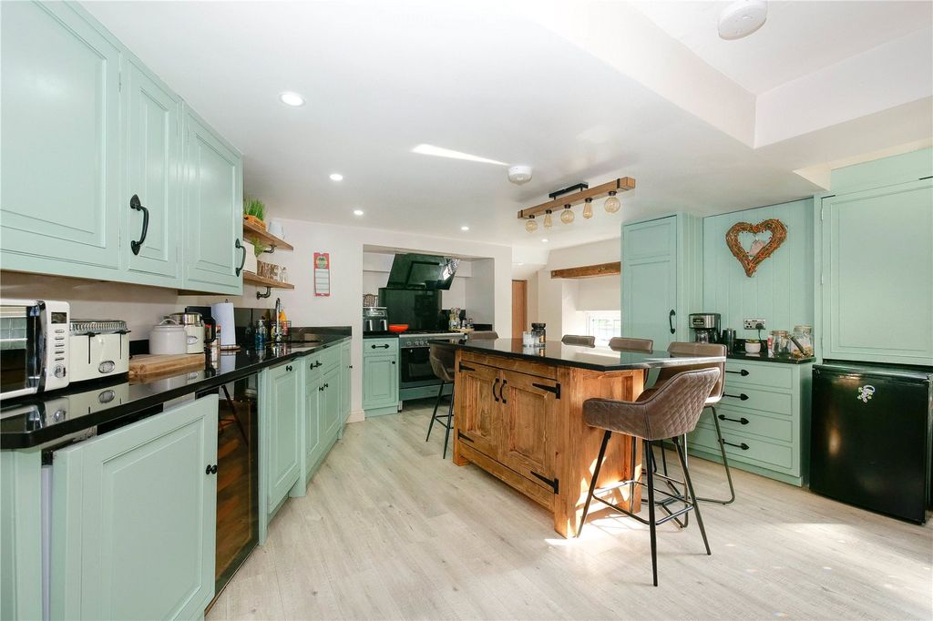 Property photo 2 of 27 Picture No. 06