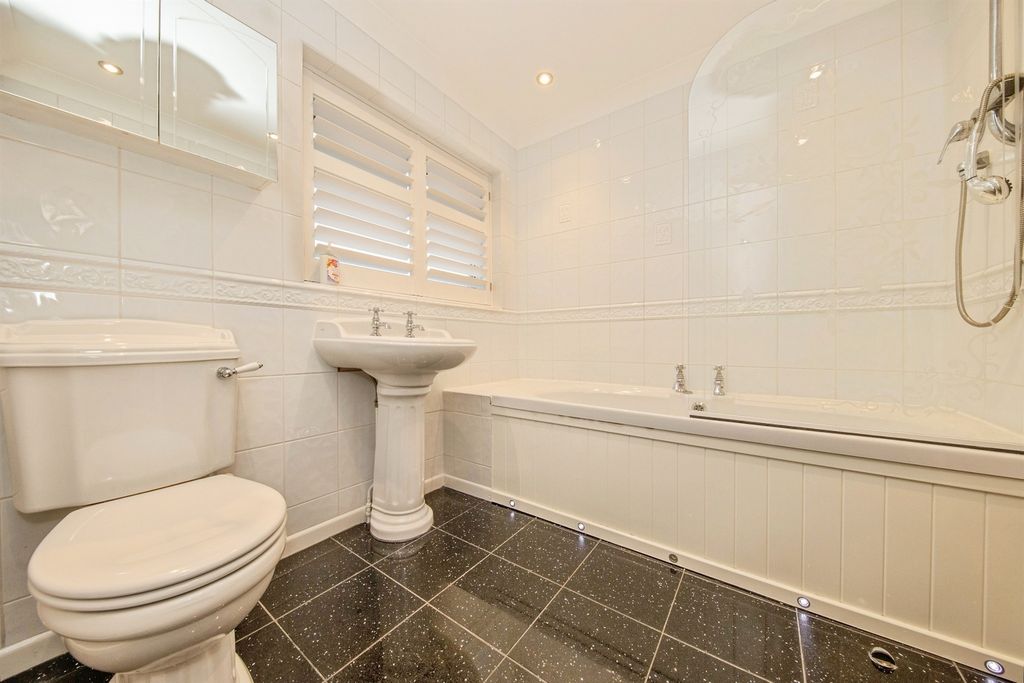 Additional image 16 of 5 bed semi-detached house for saleGordon Way, Harwich CO12