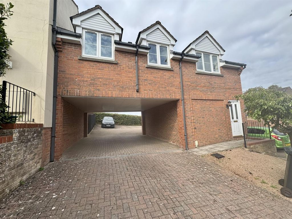Property photo 1 of 10 Front Aspect
