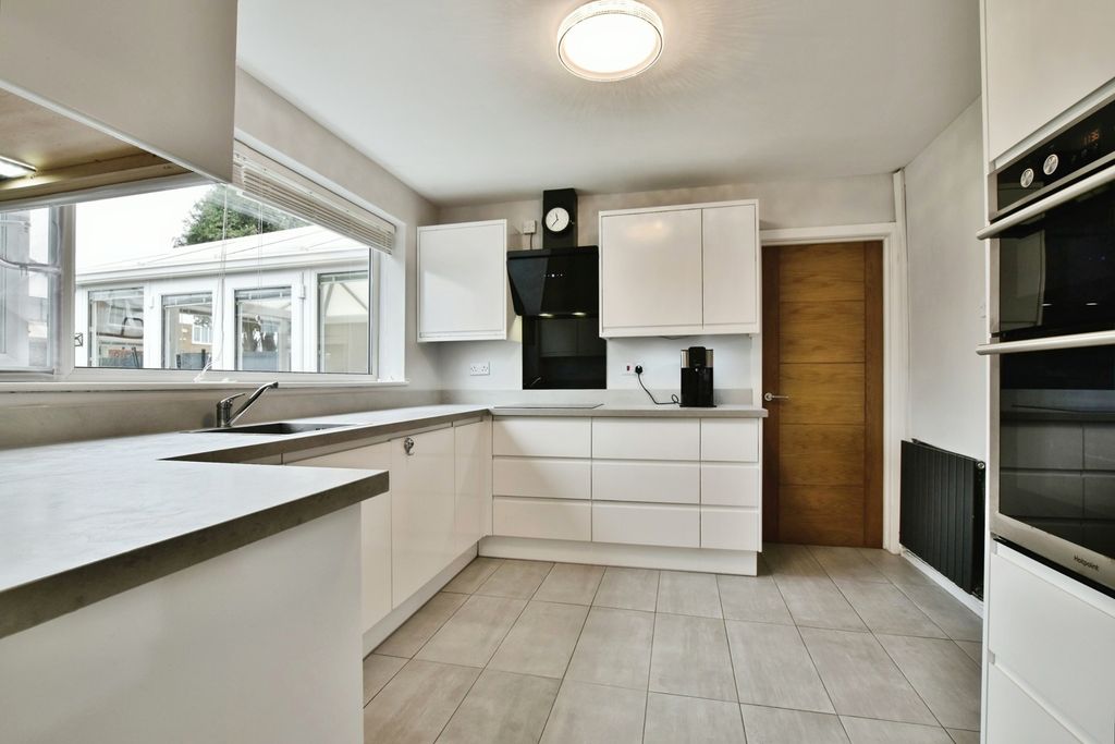 Property photo 3 of 25 Pbox-Img.Jpg