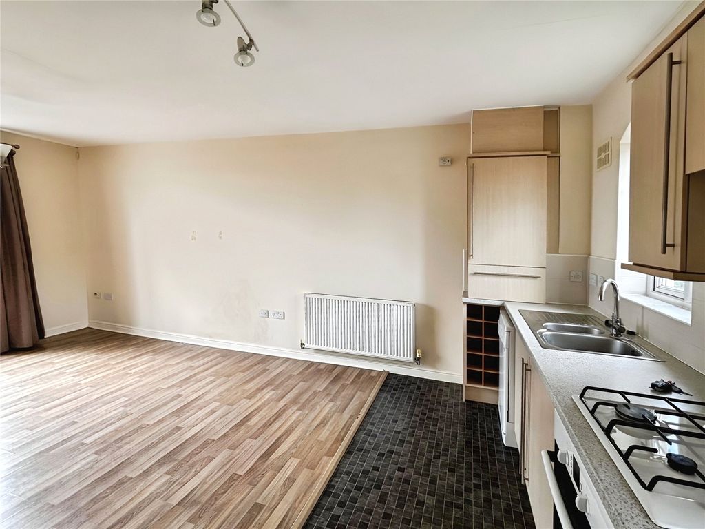 Property photo 2 of 11 Kitchen