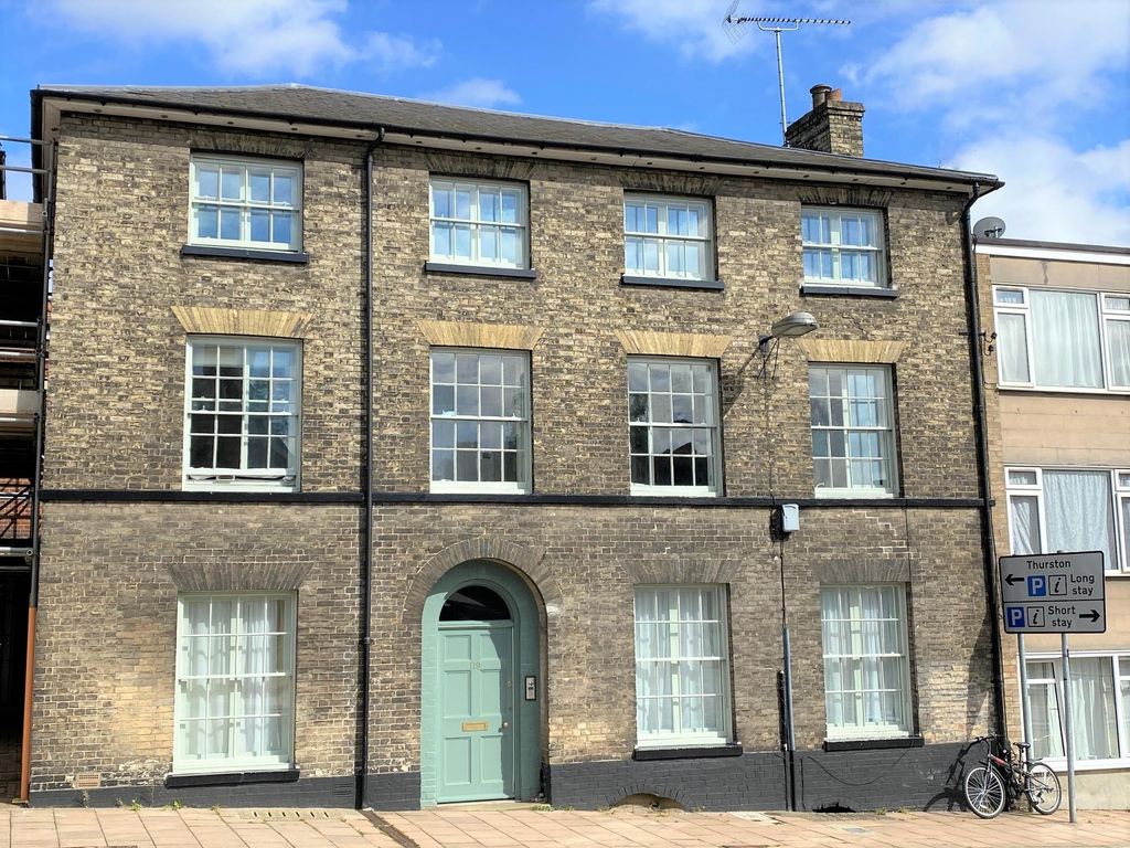 Property photo 1 of 10 Front