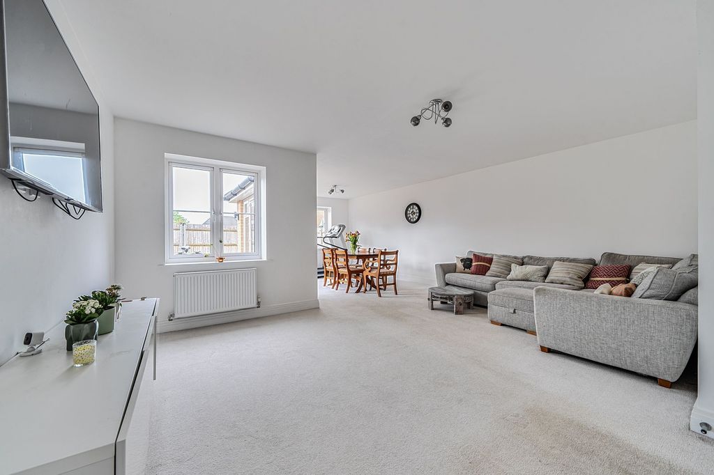 Property photo 3 of 19