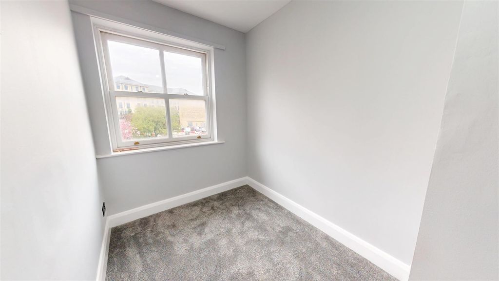 Property photo 3 of 5 Flat-4-Crossley-Street-04152025_101946.Jpg