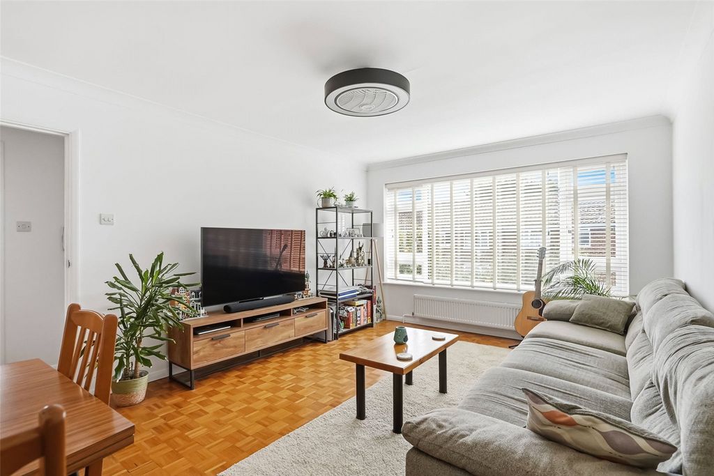 Property photo 2 of 8 Picture No. 11