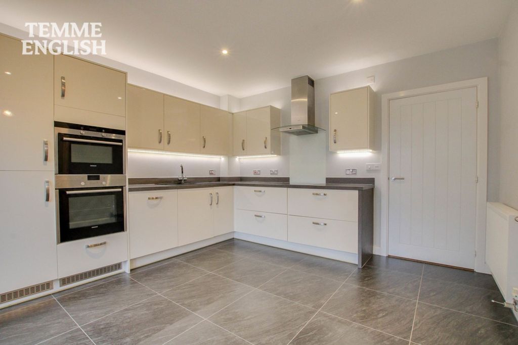 Property photo 2 of 26