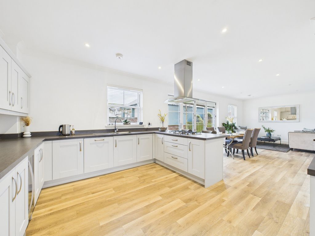 Property photo 2 of 32