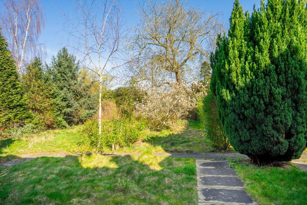 Property photo 2 of 15 Front Garden