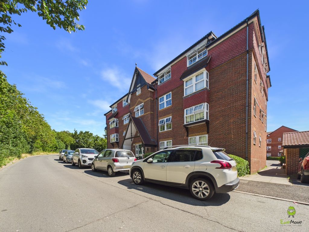 Property photo 1 of 10 Presented By Clinton Crawford At Ewemove Bexley An