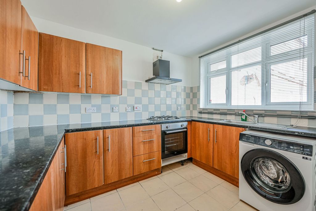Property photo 2 of 21