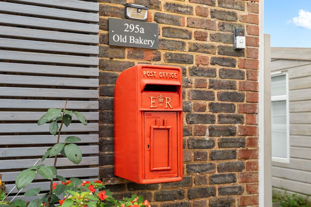 Property photo 2 of 29