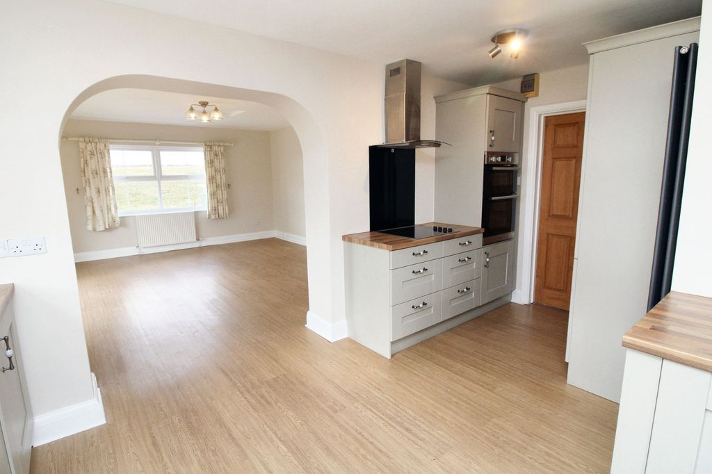 Property photo 3 of 26 Kitchen