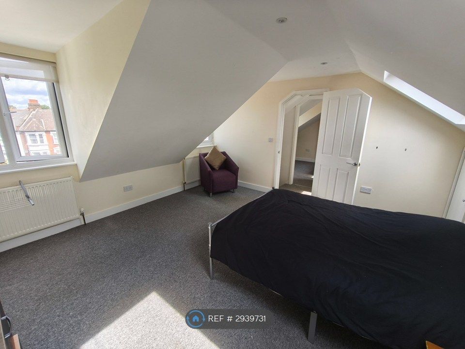 Property photo 2 of 11 Bedroom 1