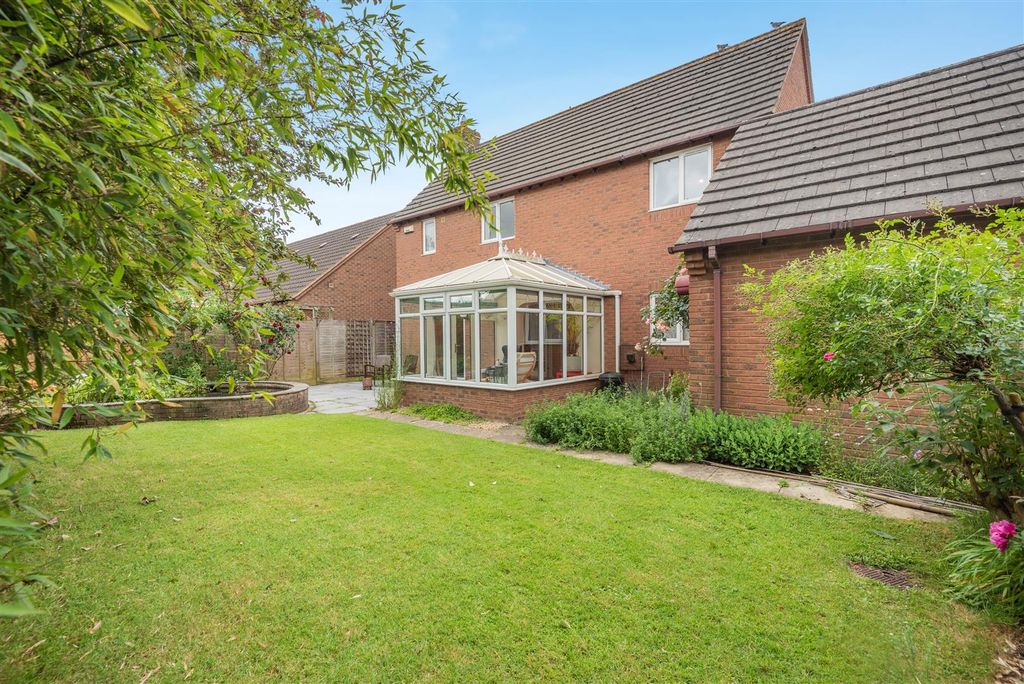 Property photo 2 of 33