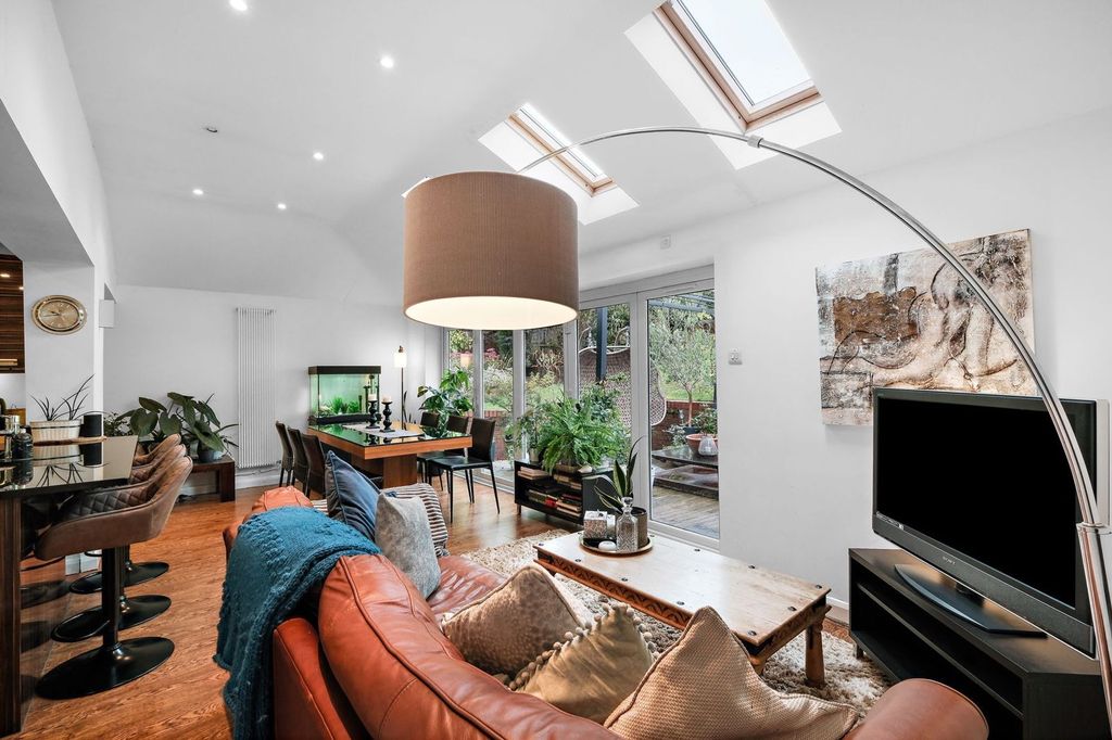 Property photo 3 of 21