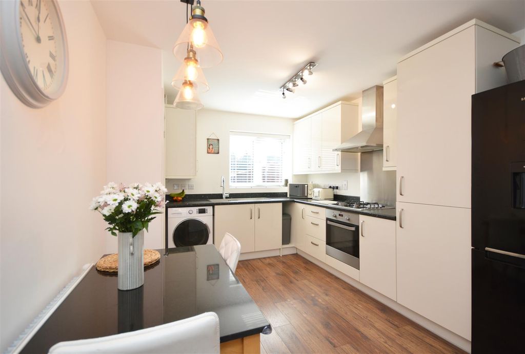 Property photo 3 of 17 Kitchen / Diner