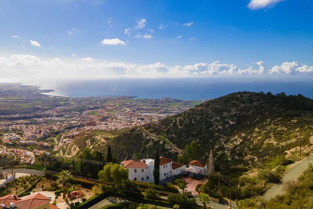 Property photo 1 of 28