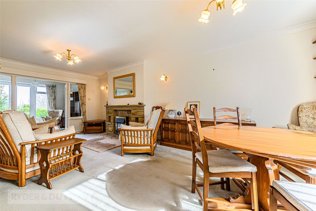 Property photo 2 of 18 Lounge Diner