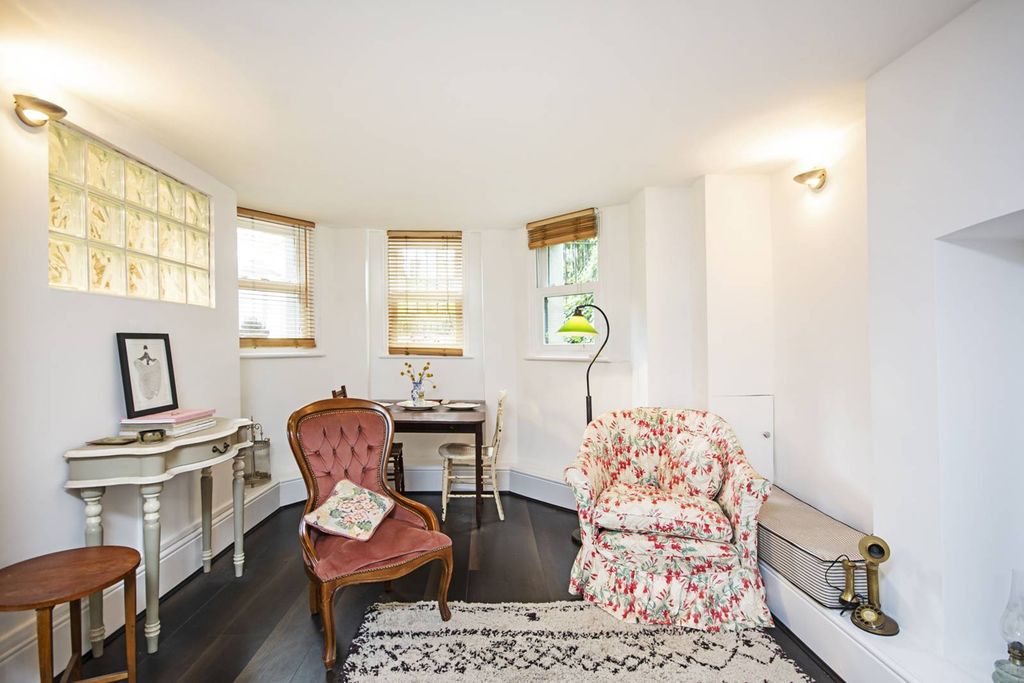 Property photo 2 of 8