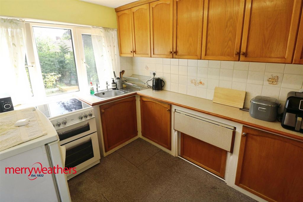 Property photo 3 of 14 Kitchen
