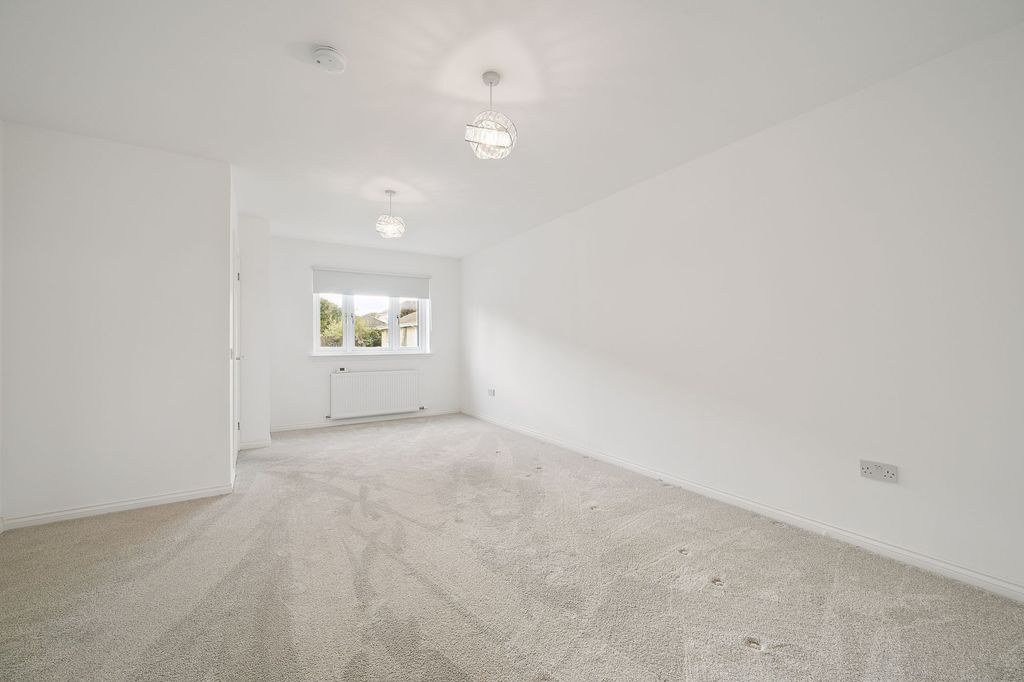 Property photo 3 of 32 Lounge