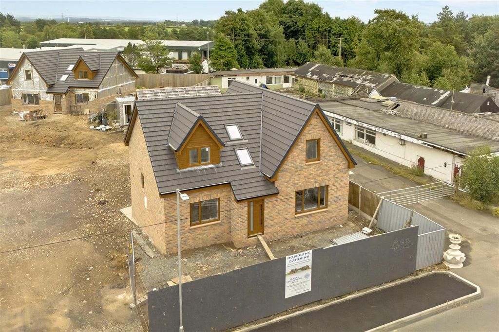 Property photo 1 of 14 Rosebank Gardens Drone