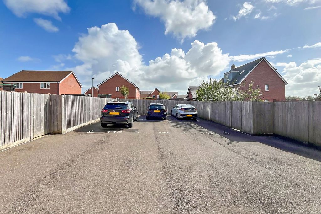 Property photo 2 of 13 Picture No. 17