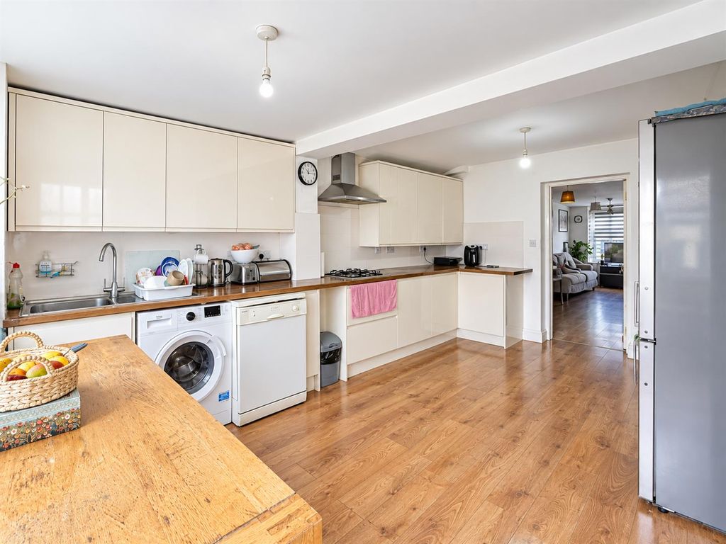 Property photo 3 of 14 Kitchen