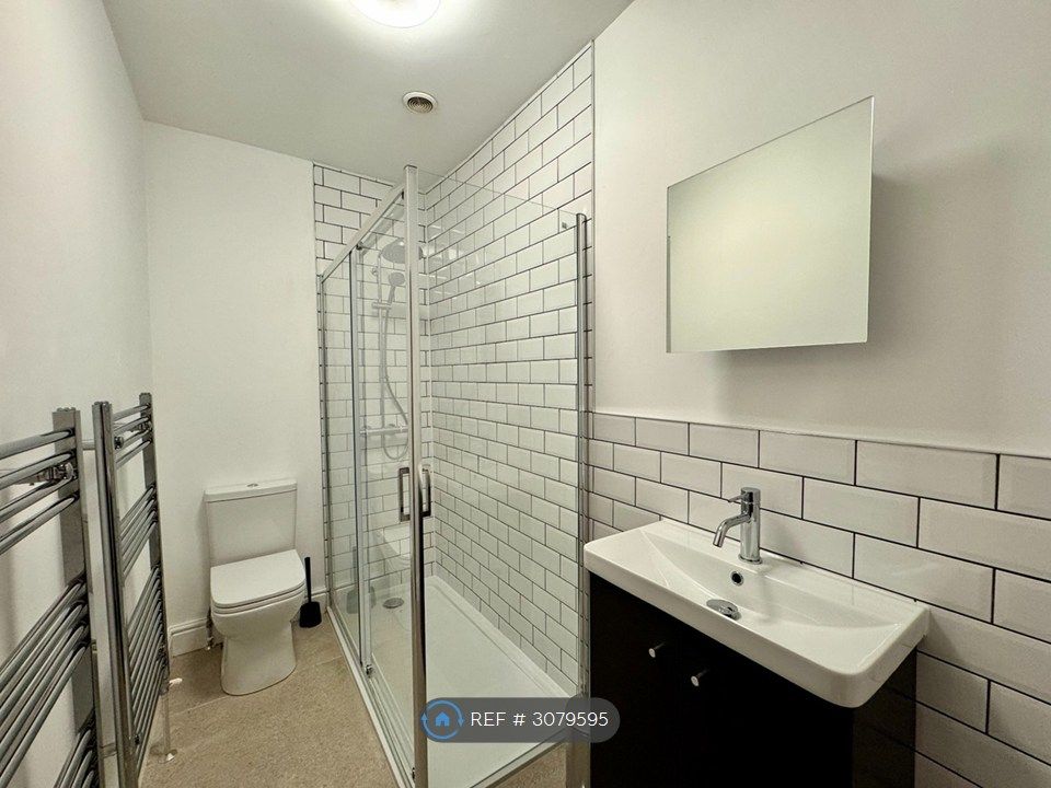 Property photo 2 of 10 Bathroom