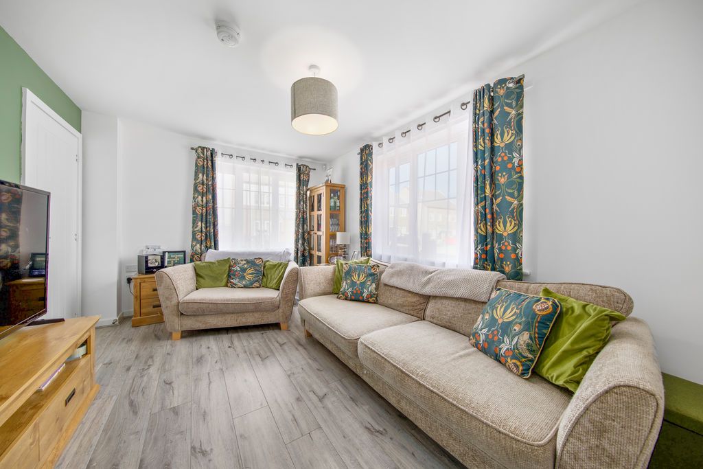 Property photo 3 of 26 Living Room