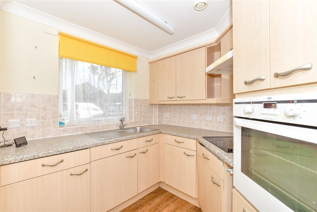 Property photo 3 of 9 Kitchen