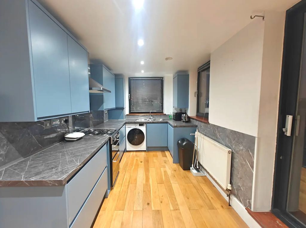Property photo 1 of 4