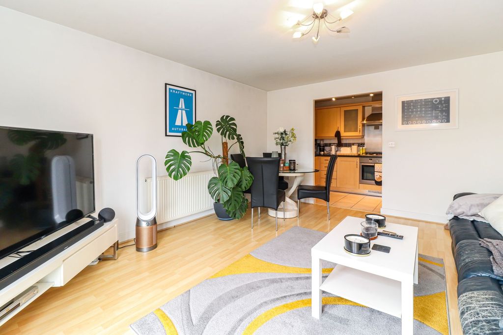 Property photo 2 of 11