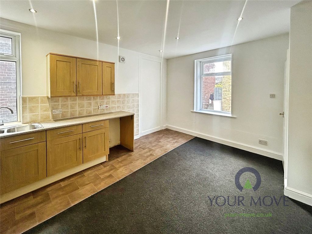 Property photo 3 of 10 Kitchen/Living Room