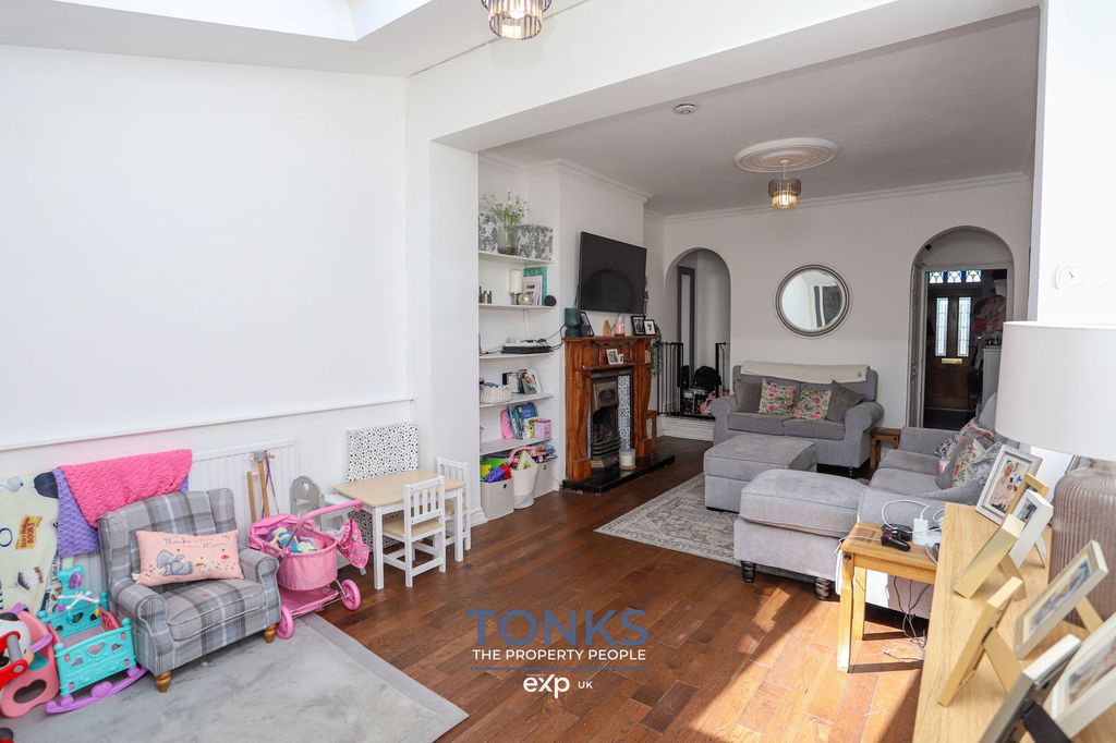 Property photo 2 of 13