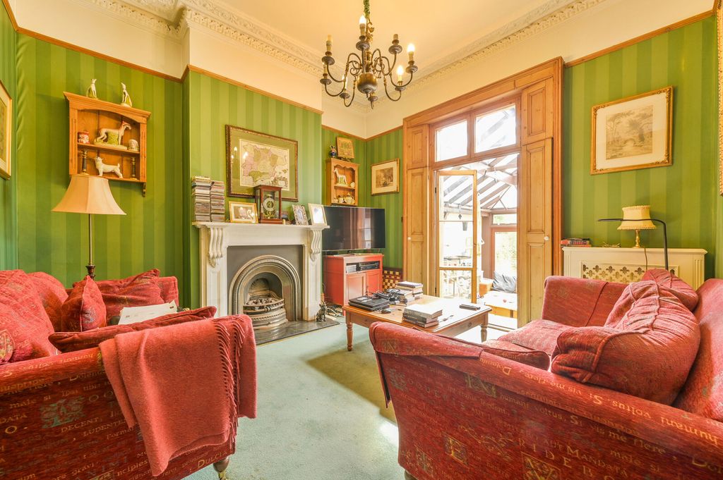 Property photo 2 of 22