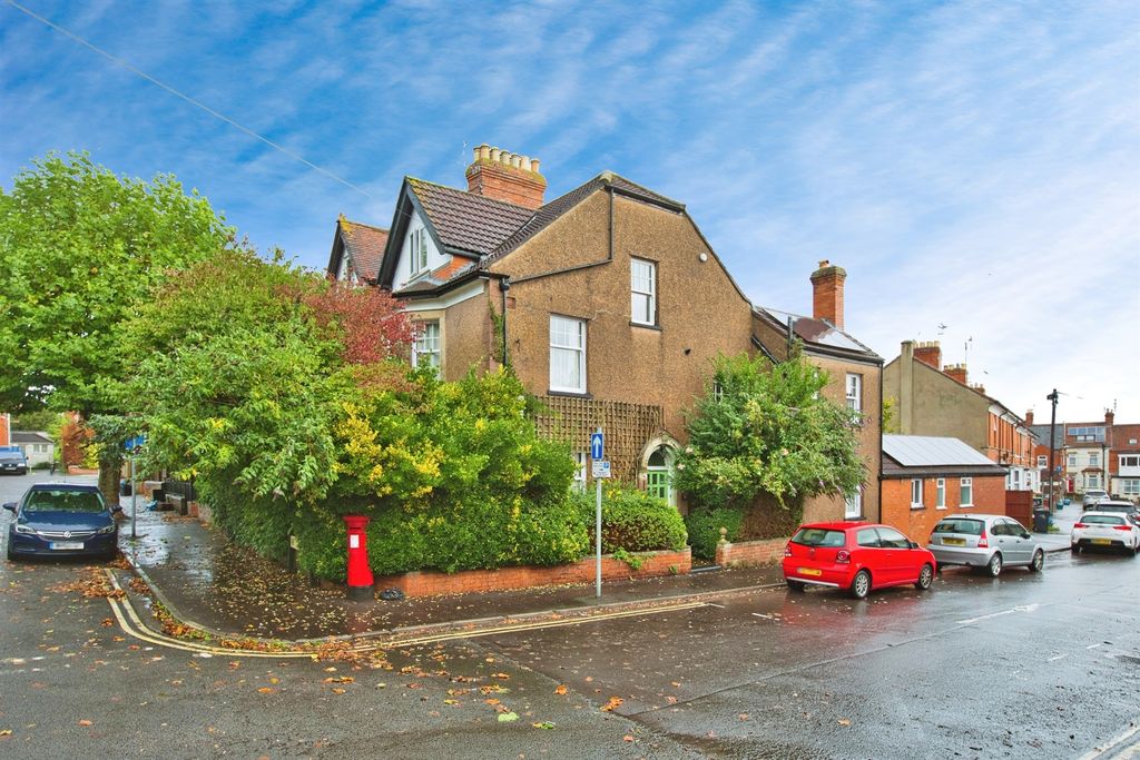 Property photo 1 of 17