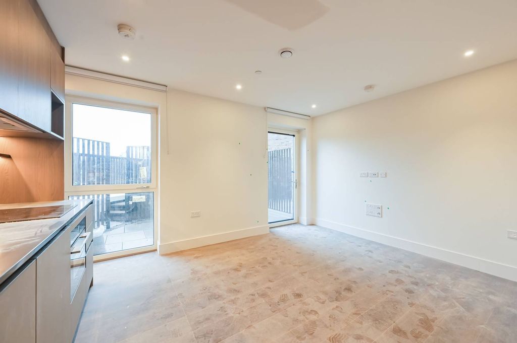 Property photo 2 of 53