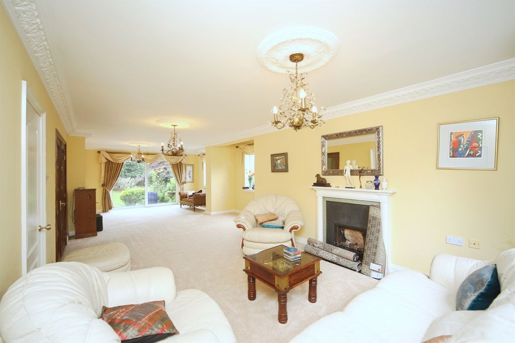 Property photo 2 of 33