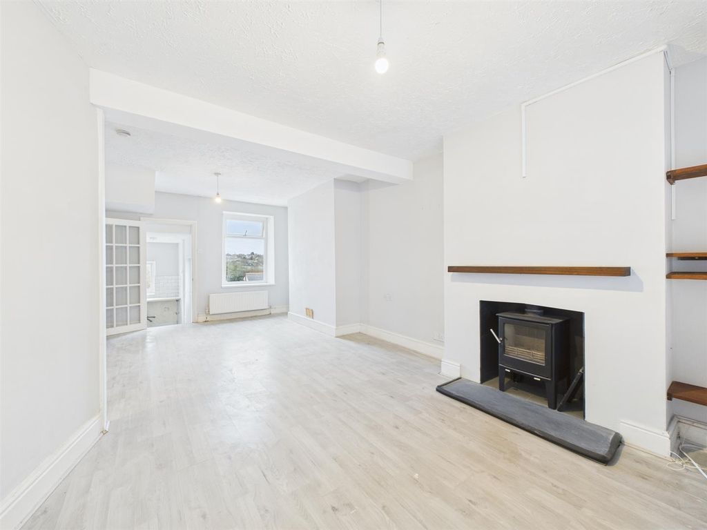 Property photo 3 of 18 Cam05474G0-Pr0037-Still003.Jpg