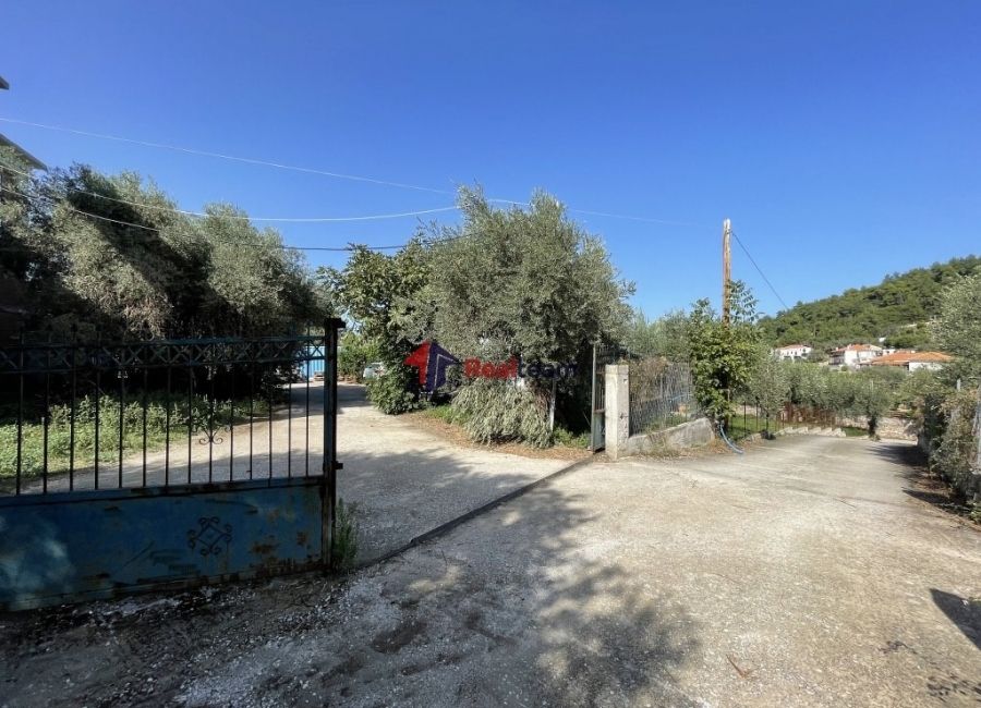 Property photo 2 of 25
