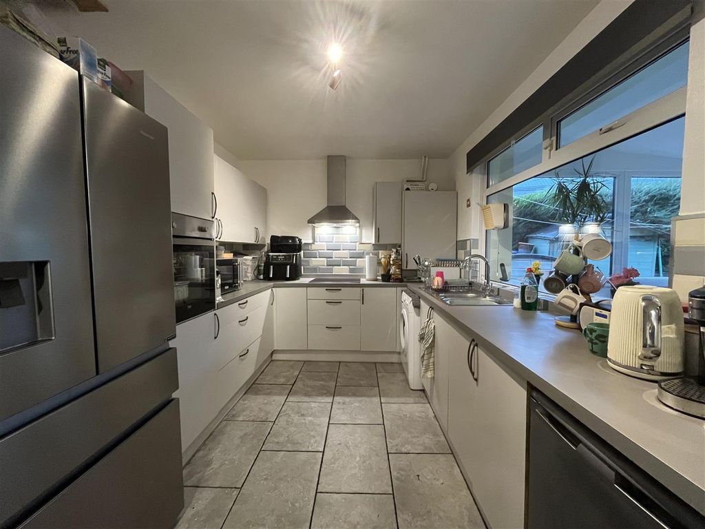 Property photo 2 of 26 Kitchen