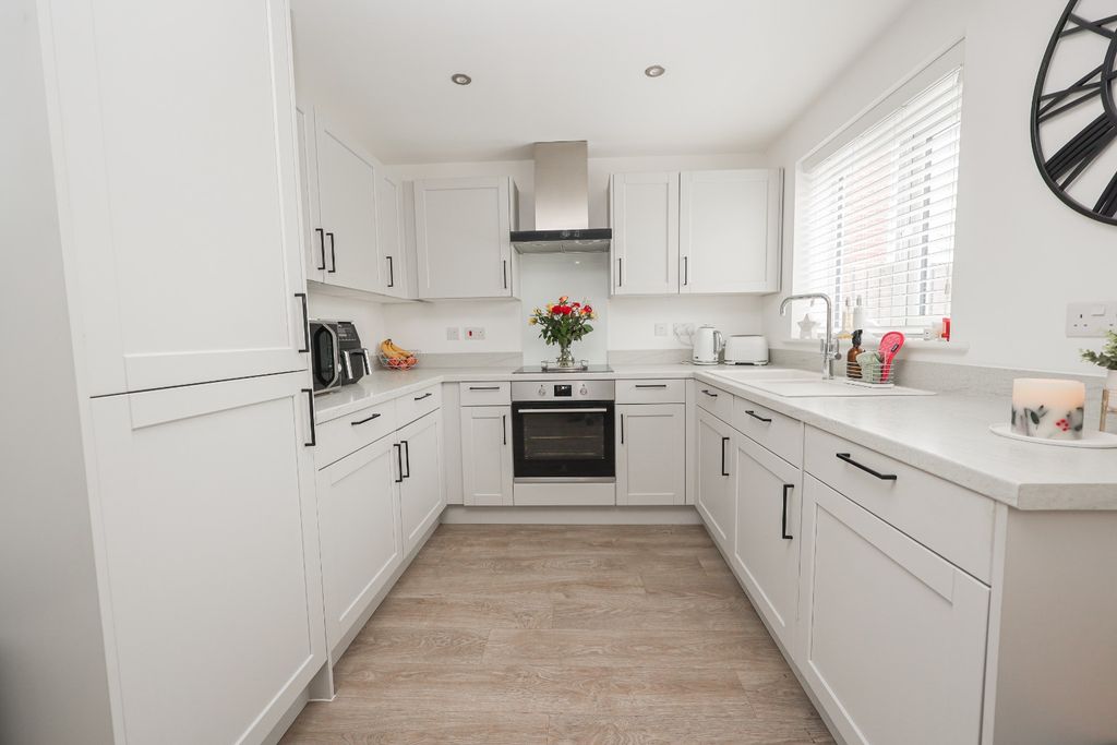 Property photo 2 of 29 4666612