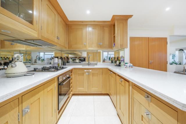 Property photo 2 of 10 Kitchen