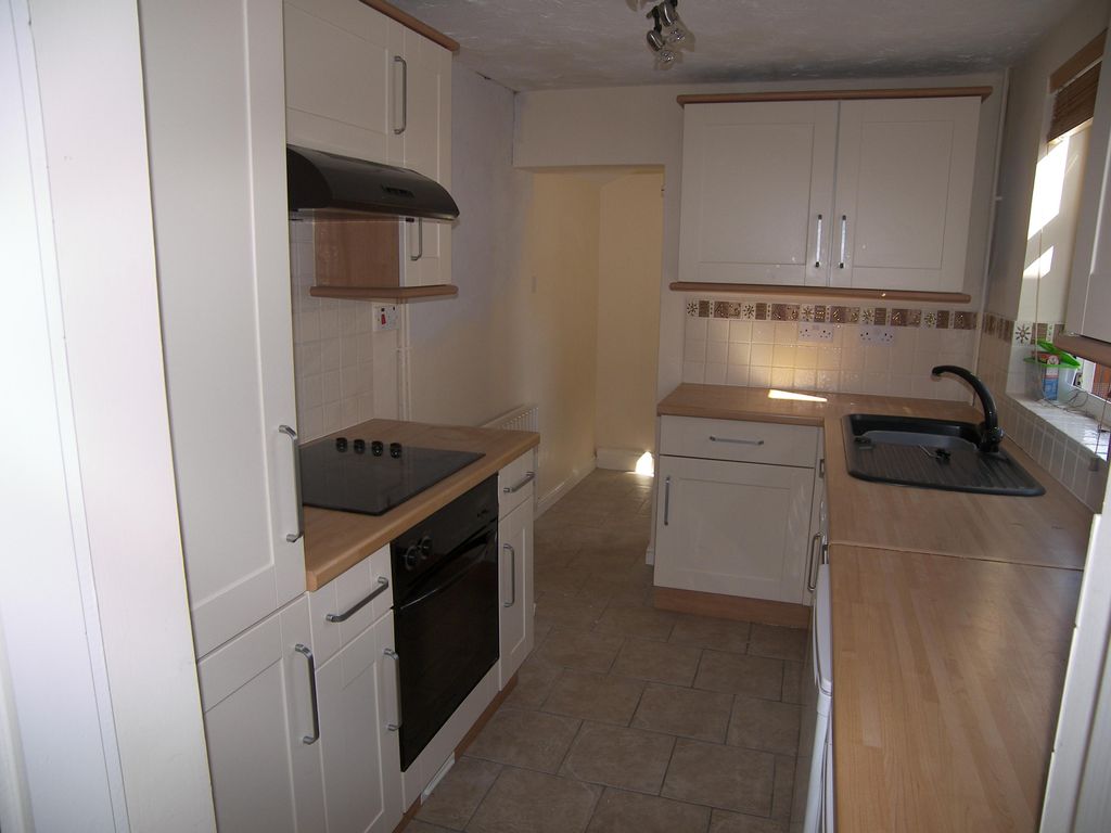 Property photo 2 of 6 Kitchen