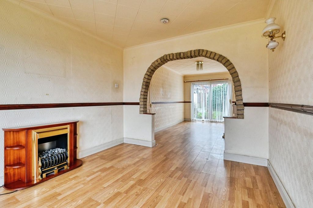 Property photo 3 of 18 3Hed6.Jpg