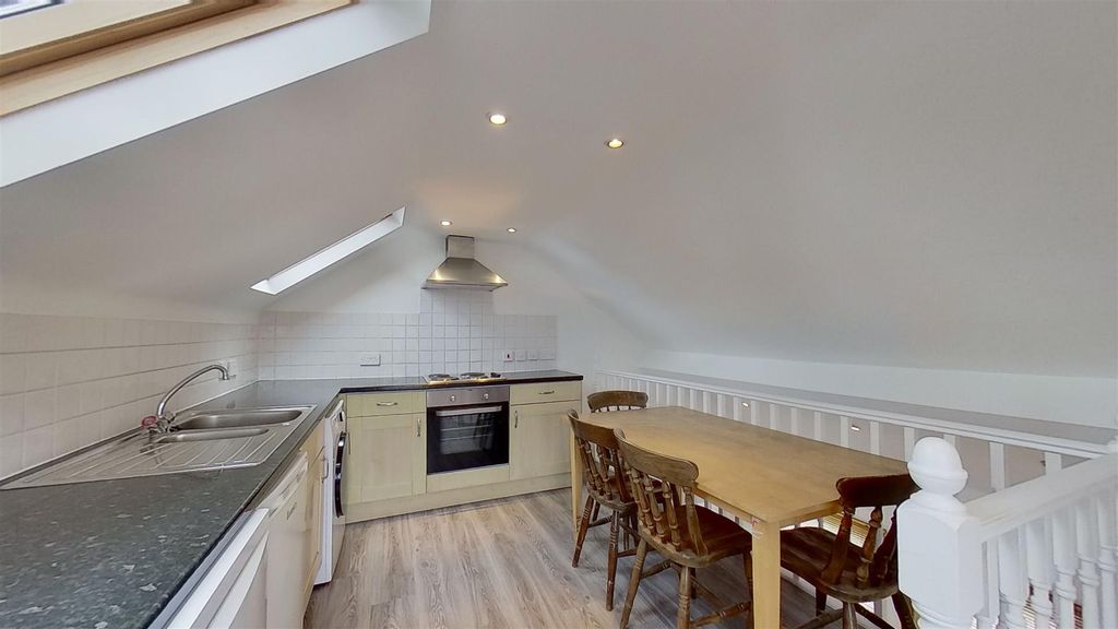 Property photo 3 of 12 Balvernie-Grove-Earlsfield-Sw18-05042021_173315.Jp
