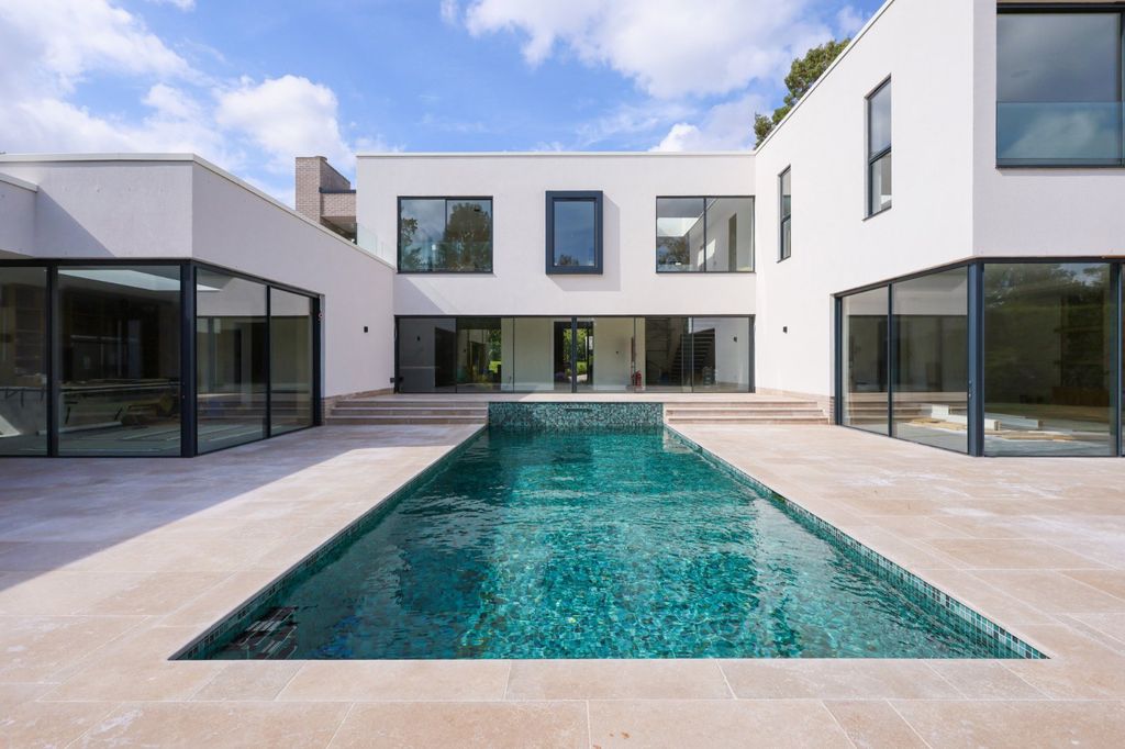 Property photo 3 of 10 Swimming Pool