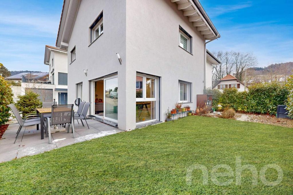 Property photo 2 of 12